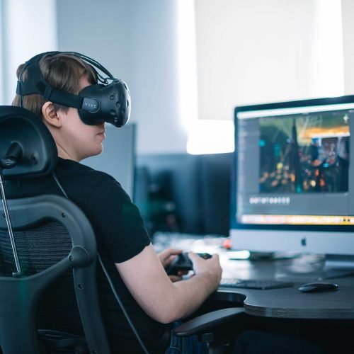 The Confluence of VR Gaming and the Metaverse: How Developers Are Fusing Worlds